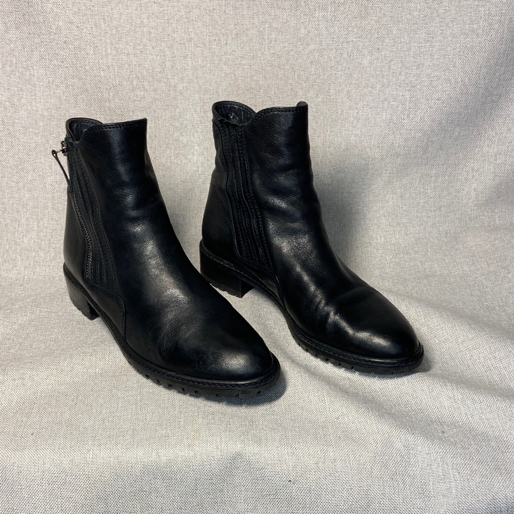 Stuart Weitzman Black Leather Women’s Boots. Size 9,5.